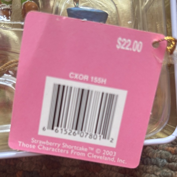 Carlton Cards Strawberry Shortcake Holiday Ornament Set in Tin - Picture 4 of 5